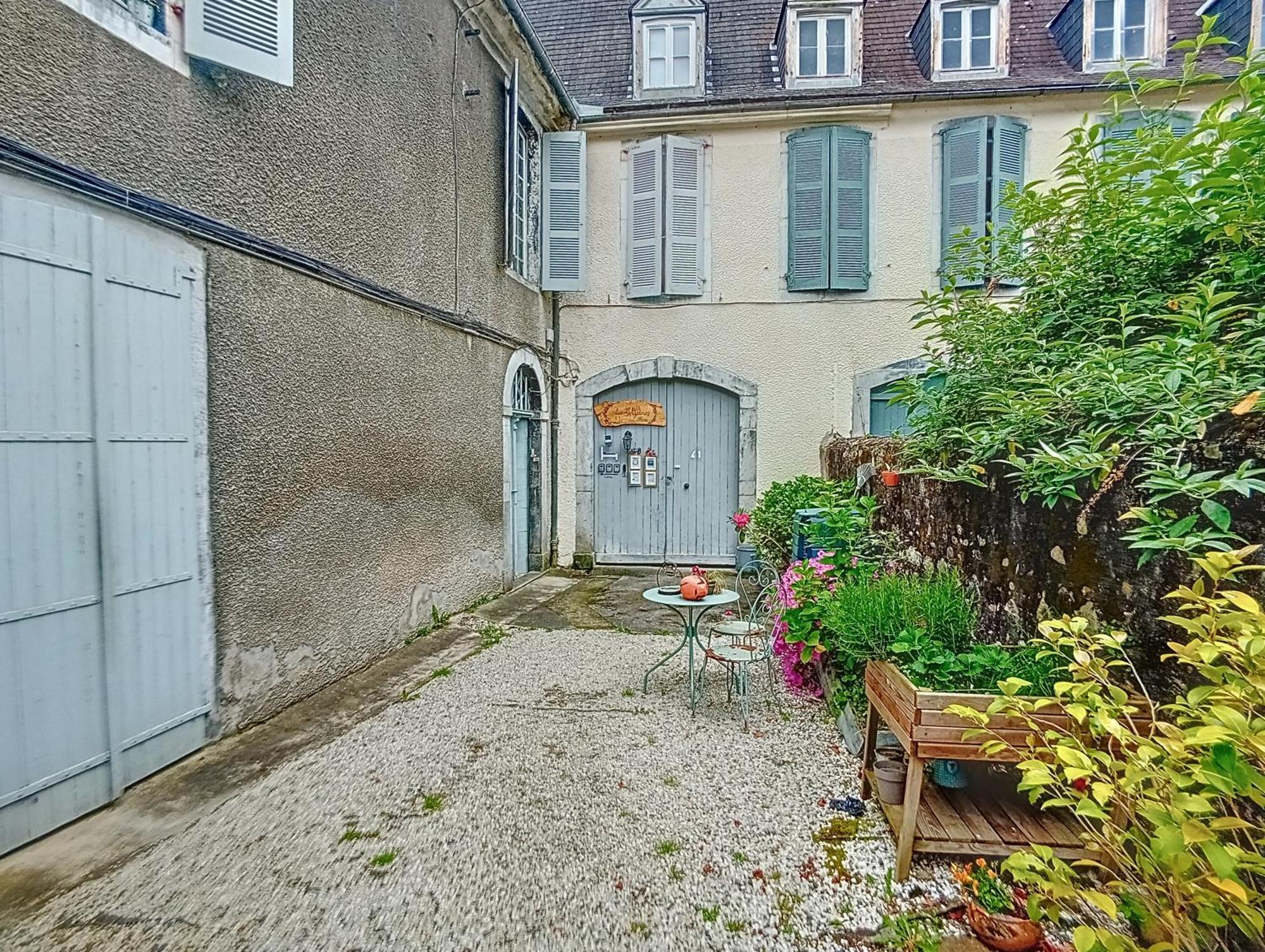 Les Glycines Oloron Hotel Bagian luar foto
