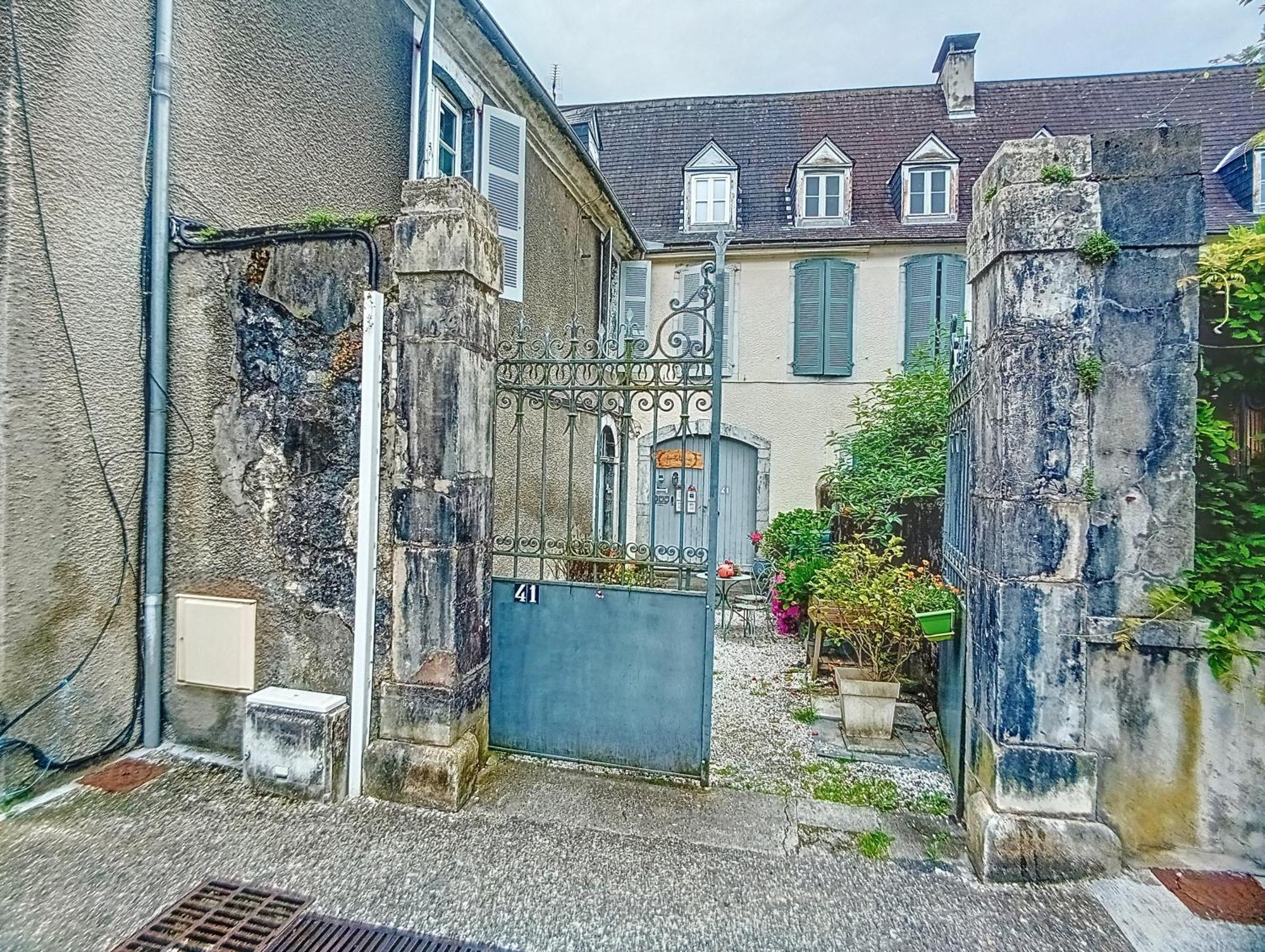 Les Glycines Oloron Hotel Bagian luar foto